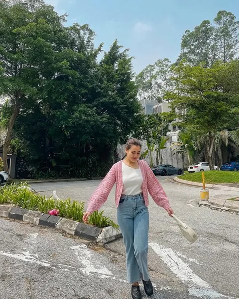 9 Potret Aaliyah Massaid Pakai Jeans, Kombinasi Outfit yang Stylish dan Inspiratif (sumber:Instagram/aaliyah.massaid)