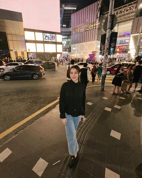 9 Potret Aaliyah Massaid Pakai Jeans, Kombinasi Outfit yang Stylish dan Inspiratif (sumber:Instagram/aaliyah.massaid)