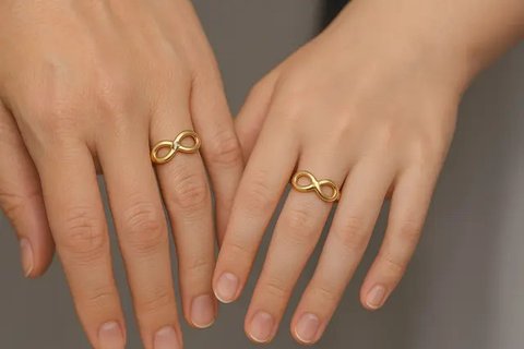 7 Model Cincin Kembar Ibu dan Anak Perempuan, Simbol Cinta Sepanjang Masa (sumber:AI)