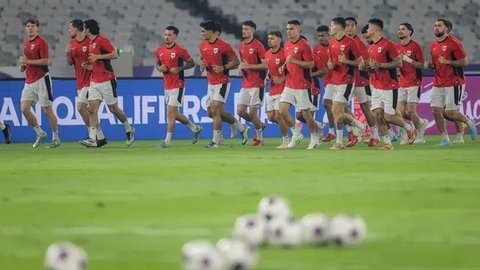 Official training Timnas Indonesia jelang pertandingan melawan China di SUGBK, Jakarta, Rabu (4-6-2025). (Bola.com/Bagaskara Lazuardi)