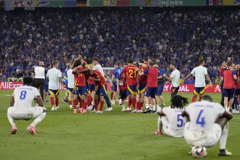 Pemain asal klub Barcelona itu turut cetak satu gol dalam laga yang dimenangkan Timnas Spanyol dengan skor 2-1 ini. (Tobias SCHWARZ / AFP)