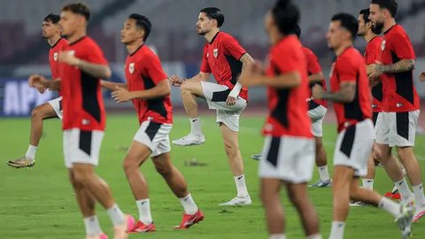 Kualifikasi Piala Dunia 2026 - Timnas Indonesia Vs China - Duel Antarlini (Bola.com/Adreanus Titus)