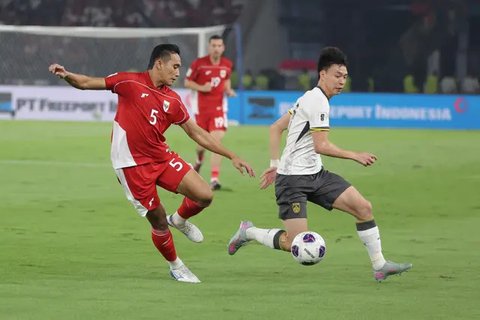 Striker Timnas Indonesia, Ole Romeny, berselebrasi usai mencetak gol ke gawang China dalam laga Kualifikasi Piala Dunia 2026 zona Asia di Stadion Utama Gelora Bung Karno (SUGBK) Senayan, J