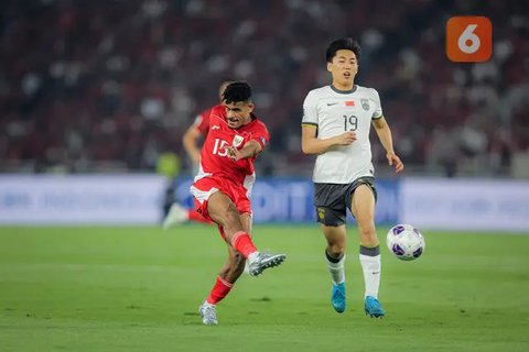 Pelatih Timnas Indonesia, Patrick Kluivert, memberikan keterangan pers di Stadion Utama Gelora Bung Karno (SUGBK) Senayan, Rabu (4/6/2025). Tim Garuda akan menghadapi China di Kualifikasi