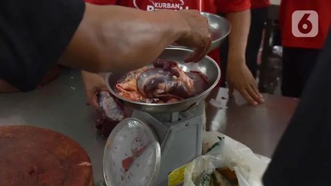 Sekitar 25 ribu warga terdaftar dan berhak mendapatkan daging kurban dari RPH Masjid Istiqlal. (Liputan6.com/Herman Zakharia)