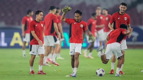 Striker Timnas Indonesia, Ole Romeny, berselebrasi usai mencetak gol ke gawang China dalam laga Kualifikasi Piala Dunia 2026 zona Asia di Stadion Utama Gelora Bung Karno (SUGBK) Senayan, J
