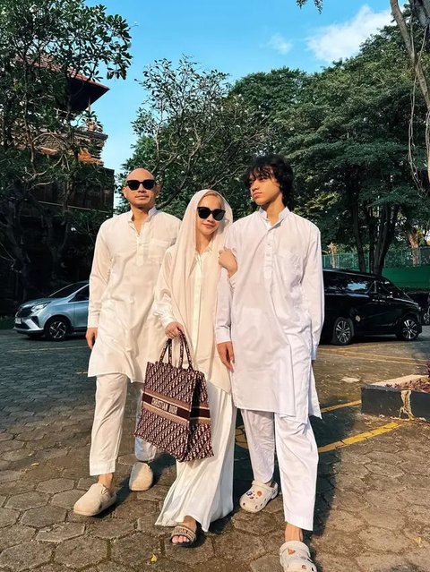 Model Sandal Jepit Keluarga BCL saat Rayakan Idul Adha 2025 (instagram.com/itsmebcl)