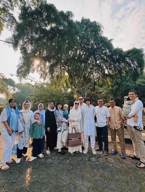 Model Sandal Jepit Keluarga BCL saat Rayakan Idul Adha 2025 (instagram.com/itsmebcl)