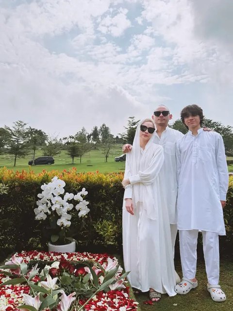 Model Sandal Jepit Keluarga BCL saat Rayakan Idul Adha 2025 (instagram.com/itsmebcl)