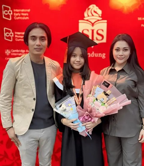 Potret Kelulusan Anak Charly Van Houtten/Instagram/@charly_setiaku