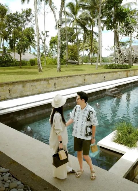 Outfit Luna Maya Peringati 1 Bulan Pernikahan/Instagram/@lunamaya