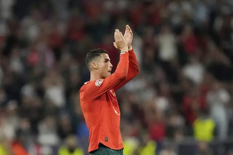 Cristiano Ronaldo ketika mencetak gol untuk Portugal ke gawang Jerman pada semifinal UEFA Nations League hari Kamis (05/06/2025) dini hari WIB. (Alexandra BEIER / AFP)