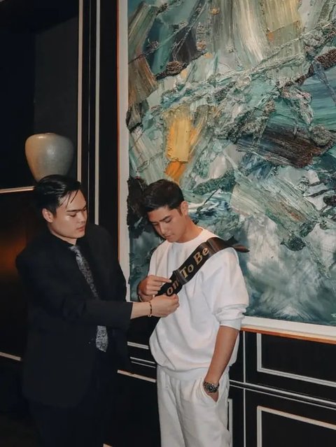Lihat di sini gaya Al Ghazali saat dapat keutan bro-dal shower jelang pernikahannya dengan Alyssa Daguise. [@jejesoekarno].