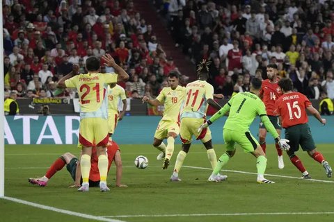 Selebrasi Cristiano Ronaldo usai mencetak gol di laga Portugal vs Spanyol di final UEFA Nations League, Senin (09/06/2025) dini hari WIB. (AP/Matthias Schrader)