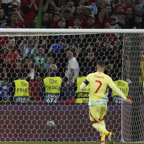 Selebrasi Cristiano Ronaldo usai mencetak gol di laga Portugal vs Spanyol di final UEFA Nations League, Senin (09/06/2025) dini hari WIB. (AP/Matthias Schrader)