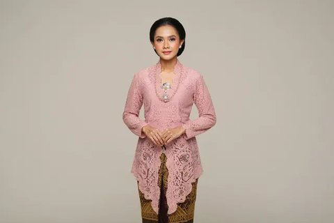 Inspirasi Fashion Ibu Pejabat by Reve