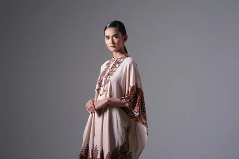 Inspirasi Fashion Ibu Pejabat by Reve