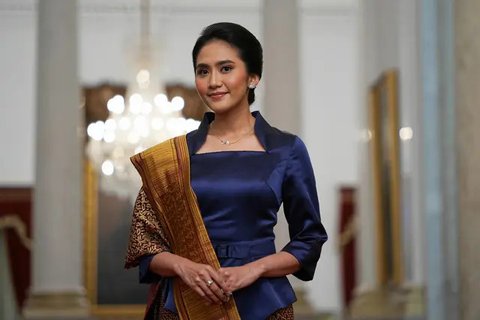 Inspirasi Fashion Ibu Pejabat by Reve