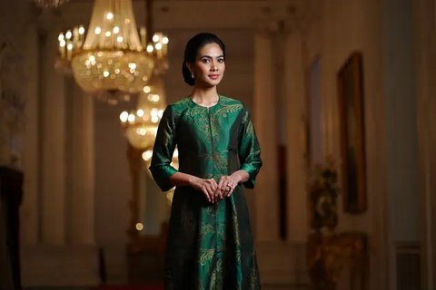 Inspirasi Fashion Ibu Pejabat by Reve