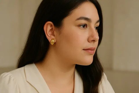 Rekomendasi Model Anting Emas yang Cocok untuk Telinga Tebal (created by AI)