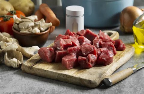 Ilustrasi daging kurban. (Photo created by Racool_studio on www.freepik.com)