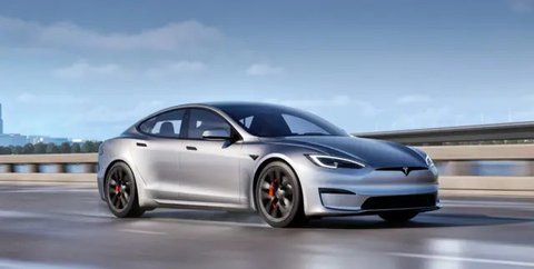Presiden Donald Trump dan CEO Tesla Elon Musk saat duduk di dalam kendaraan Tesla Model S berwarna merah di Halaman Selatan Gedung Putih, Selasa, (11/3/2025). (Dok. Pool via AP)