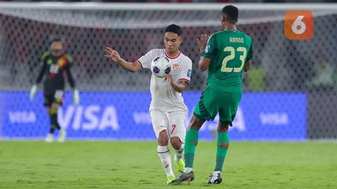 Pelatih Arab Saudi, Herve Renard, saat mendampingi timnya melawan Timnas Indonesia pada lanjutan Kualifikasi Piala Dunia 2026 zona Asia, di Stadion GBK, Jakarta, Selasa (19/11/2024). (Bola.co