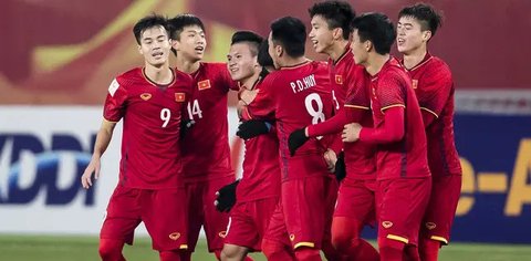 Pemain naturalisasi Timnas Malaysia, Sergio Aguero (19) merayakan gol ke gawang Timnas Laos pada Piala AFF 2022, Sabtu (24/12/2022). (Dok. FA Malaysia)
