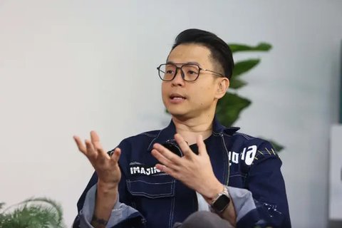 Aktor, sutradara, penulis dan produser dari Imajinari, Ernest Prakasa. (Liputan6.com/Angga Yuniar)