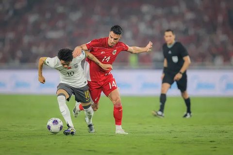 Ilustrasi - Suporter Timnas Indonesia atmosfer SUGBK (Bola.com/Adreanus Titus)