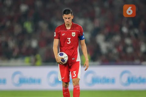 Para pemain Timnas Indonesia merayakan gol yang dicetak Ole Lennard Romeny ke gawang China dalam laga Kualifikasi Piala Dunia 2026 zona Asia di Stadion Utama Gelora Bung Karno (SUGBK) Sena