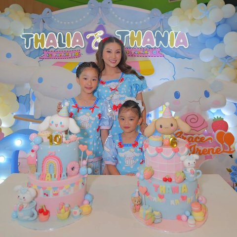 Sarwendah menggelar pesta ulang tahun untuk kedua putrinya, Thalia dan Thania. Dua anak Sarwendah dengan Ruben Onsu ini lahir di tanggal yang sama, 6 Juni.