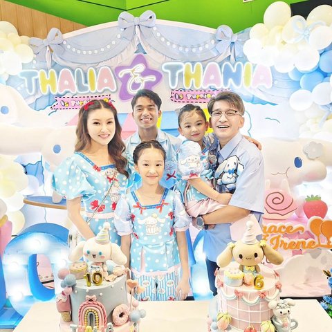 Meski sudah cerai, namun Ruben dan Sarwendah tetap akur demi anak-anak. Ruben yang batal berangkat haji, akhirnya bisa menghadiri acara ulang tahun kedua putrinya.
