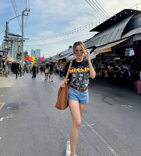 6 Outfit Liburan ala Cinta Laura, Tampil Fresh dan Super Fashionable (sumber:Instagram/claurakiehl)
