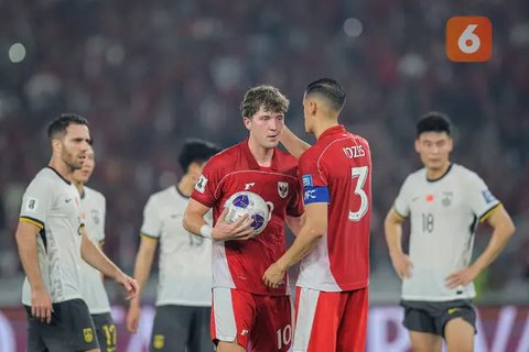 Timnas Indonesia merayakan gol yang dicetak Ole Romeny ke gawang China dalam laga Kualifikasi Piala Dunia 2026 zona Asia di Stadion Utama Gelora Bung Karno (SUGBK) Senayan, Jakarta, Kamis (5/