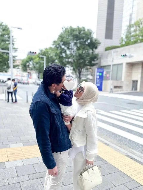 Model Baju Bayi Baby R Anak Syahrini saat Rayakan Idul Adha 2025 di Tokyo (instagram.com/princessyahrini)
