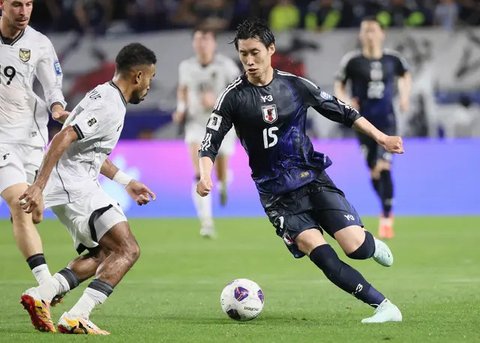 Skuad Timnas Indonesia berfoto jelang pertandingan melawan Jepang pada laga pemungkas Grup C Kualifikasi Piala Dunia 2026 di Panasonic Stadium Suita, Osaka, Selasa (10/6/2025) sore WIB. (S