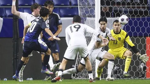 Skuad Timnas Indonesia berfoto jelang pertandingan melawan Jepang pada laga pemungkas Grup C Kualifikasi Piala Dunia 2026 di Panasonic Stadium Suita, Osaka, Selasa (10/6/2025) sore WIB. (S