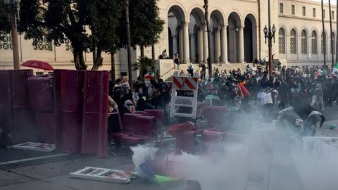 Selain itu, untuk mengatasi aksi unjuk rasa yang memprotes penangkapan puluhan orang oleh agen imigrasi federal, jumlah personel pasukan Garda Nasional yang dikerahkan juga akan ditambah. (Ap