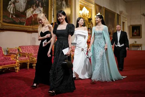 Blackpink dapat gelar kehormatan MBE dari Raja Charles III. (Victoria Jones/Pool Photo via AP)