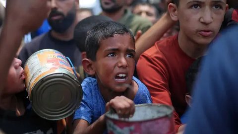 Sementara itu, sedikitnya 58 warga Palestina meninggal dunia karena kekurangan gizi dan 242 lainnya karena kekurangan makanan dan obat-obatan. (Eyad BABA/AFP)