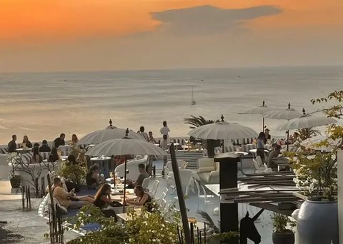 Pantai Nunggalan di Nusa Dua termasuk pantai tersembunyi di Bali. (Dok: IG @tongos.melali https://vt.tiktok.com/ZSkPQEWpF/)