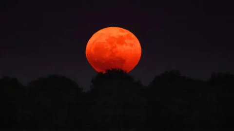 FOTO: Keindahan Strawberry Moon di Langit Berbagai Negara, Fenomena Langka yang Muncul Lagi Tahun 2043
