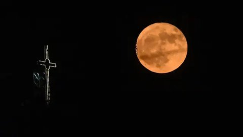 FOTO: Keindahan Strawberry Moon di Langit Berbagai Negara, Fenomena Langka yang Muncul Lagi Tahun 2043