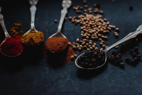 Ilustrasi bumbu dapur. (Image by wirestock on Freepik)