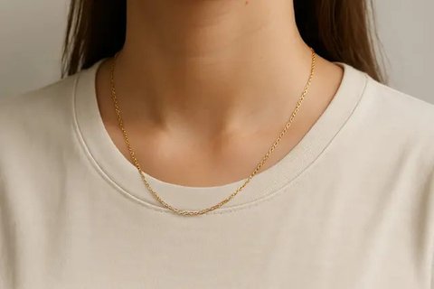 7 Model Kalung Emas yang Nyaman Dipakai Sehari-hari, Tetap Modis Tanpa Ribet (sumber:AI)