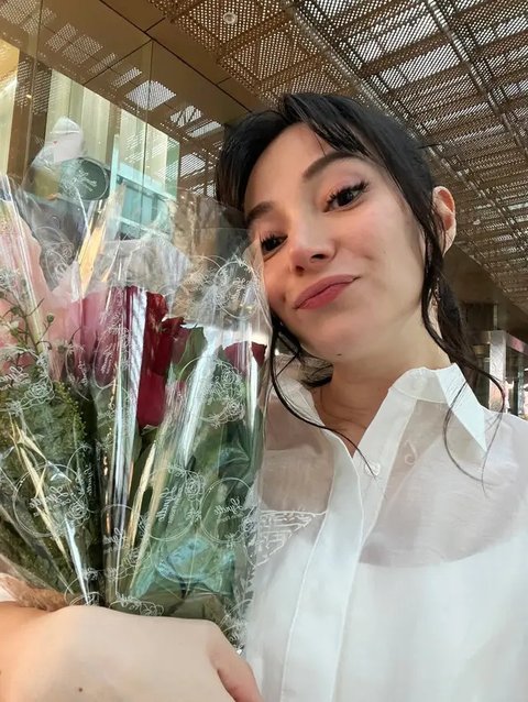 Salah satu potret Asmirandah kala menghadiri acara bersama Jonas Rivanno beredar di medsos dan jadi sorotan publik. Beragam komentar tertuju padanya. (Foto: Billy Arlian dari Instagram @asmir