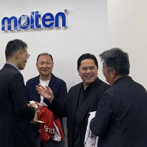 PSSI menggandeng Molten Corp dalam kerja sama untuk membantu mengembangkan sepak bola Indonesia. (Dok. Instagram Erick Thohir)