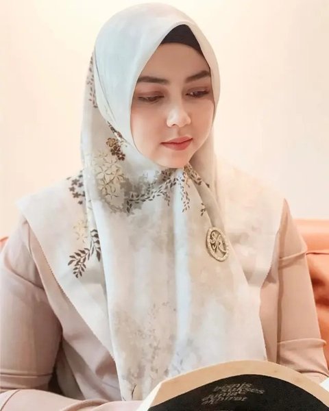 7 Inspirasi Fashion Lala Nurlela, Saudara Ipar Syahrini yang Juga Calon Istri Nassar (sumber: Instagram/lala_nurleaa)