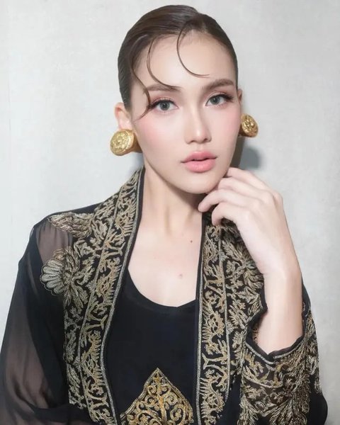 Model Anting ala Ayu Ting Ting (Instagram @ayutingting92)
